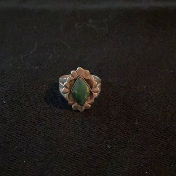 Vintage Silver and Turquoise Ring - Picture 3 of 8